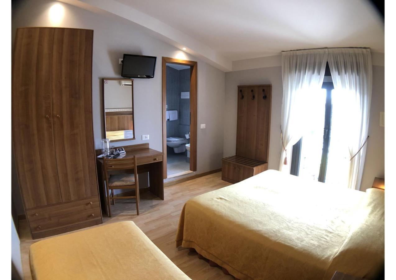 Hotel La Bussola Padenghe sul Garda Exterior photo